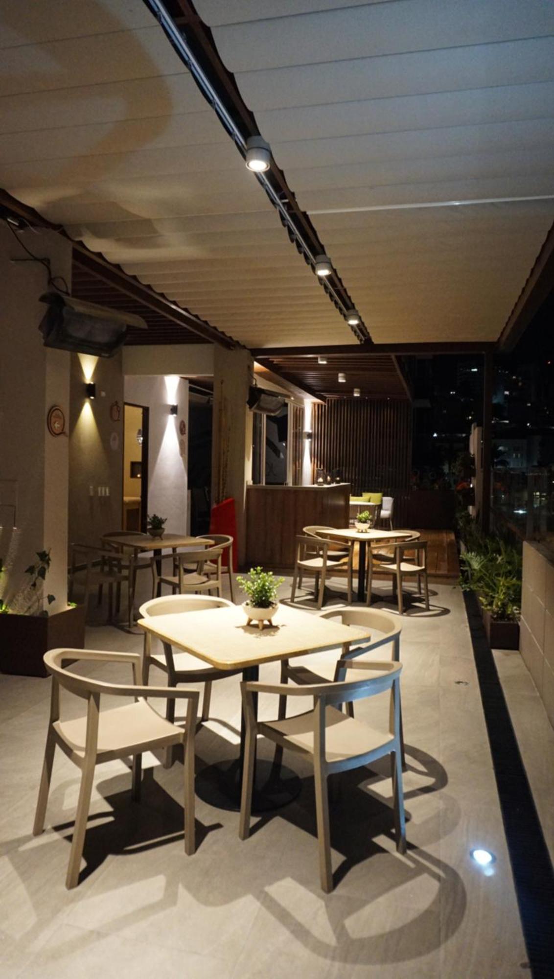 Quo Quality Hotel Manizales Eksteriør billede The interior of a Starbucks in Taiwan