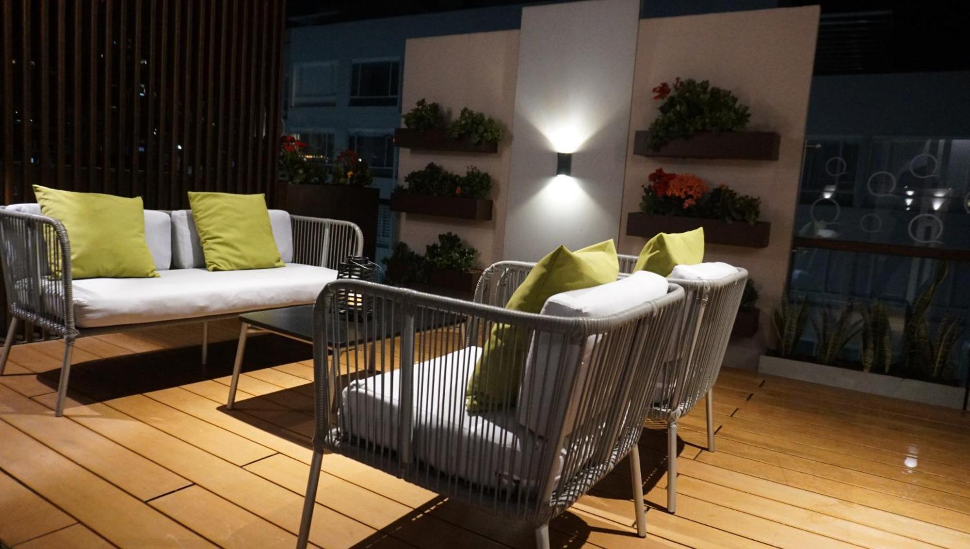 Quo Quality Hotel Manizales Eksteriør billede A modern garden furniture set